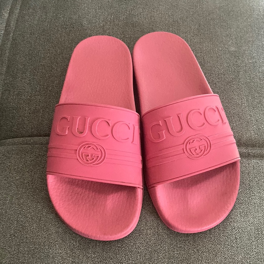 Women Gucci slides (used)